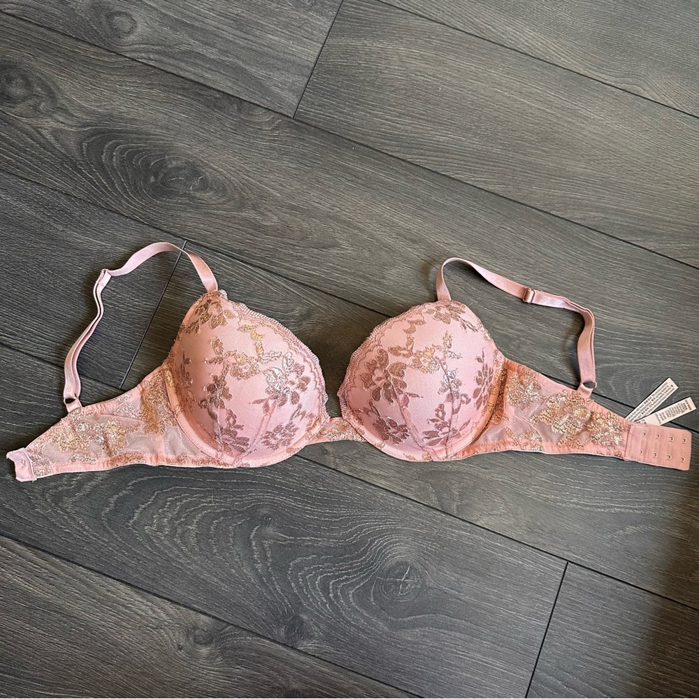 VICTORIAS SECRET PUSH UP BRA